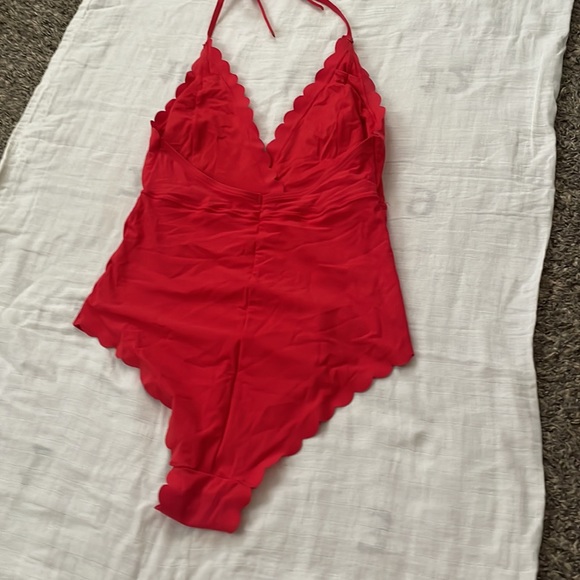 Red bikini - Picture 4 of 8